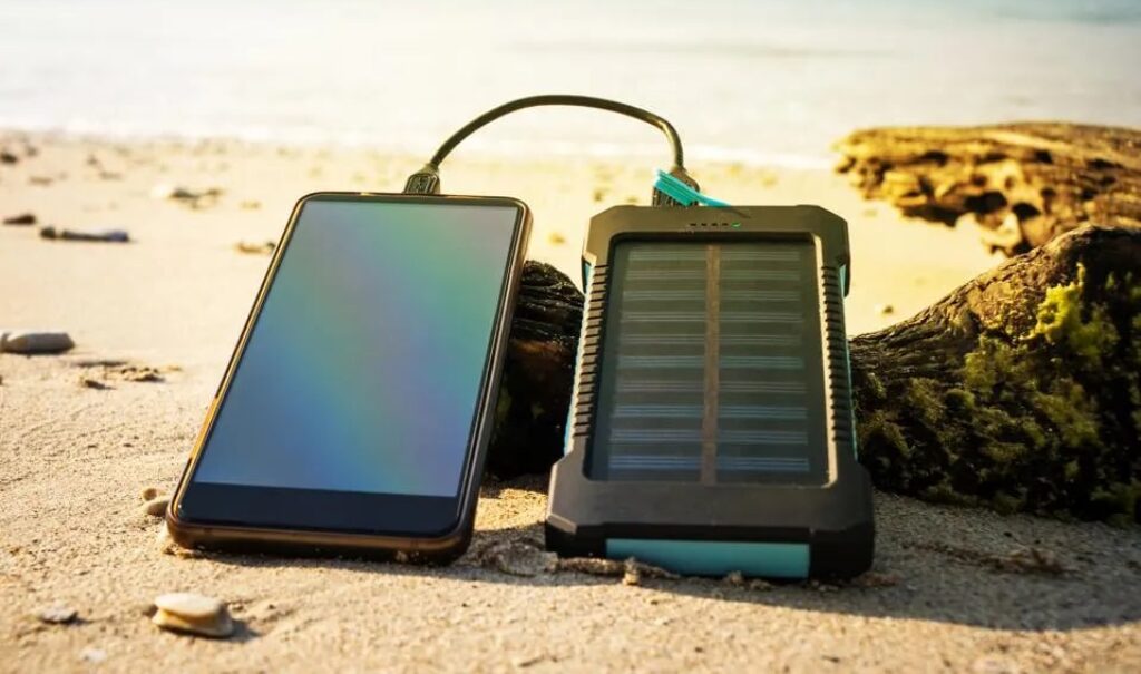 cargadores móviles solares, comparación con otros tipos de cargadores.